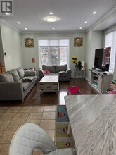 205 Valleyway Dr in Brampton, ON - Building Photo - Building Photo