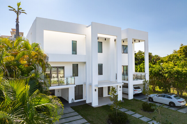 3550 E Glencoe St in Miami, FL - Building Photo - Primary Photo