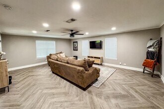 1189 Southwood Dr in Huntsville, TX - Building Photo - Building Photo