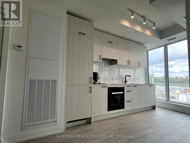 1 Kyle Lowry Rd in Toronto, ON - Building Photo - Building Photo