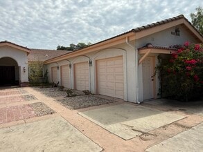 12 La Cam Rd in Thousand Oaks, CA - Building Photo - Building Photo