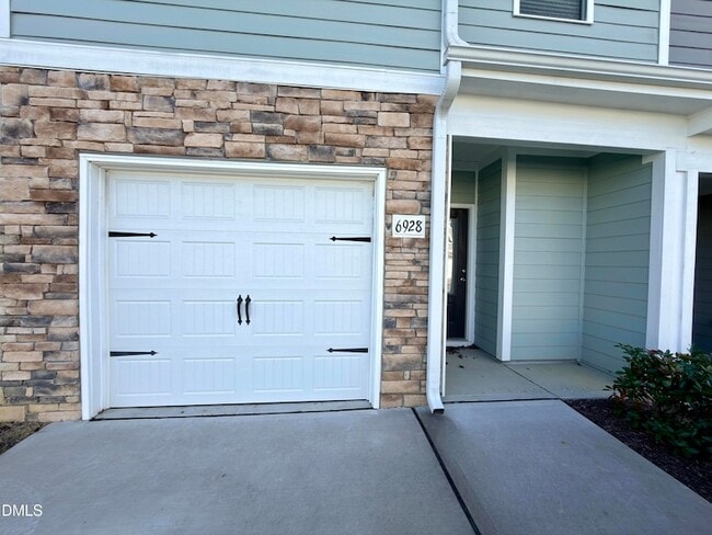 6928 Outfall Point Ln in Raleigh, NC - Foto de edificio - Building Photo