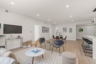 260 Elm St in Everett, MA - Building Photo - Building Photo