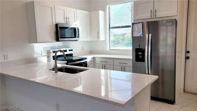 property at 4402 Golfview Blvd