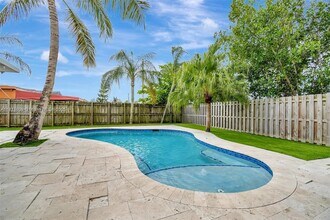 4721 SW 34th Dr in Fort Lauderdale, FL - Building Photo - Building Photo