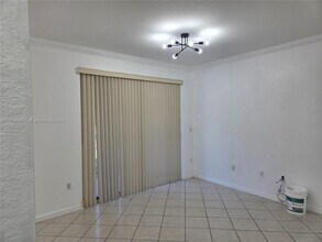 8858 W Flagler St in Miami, FL - Building Photo - Building Photo