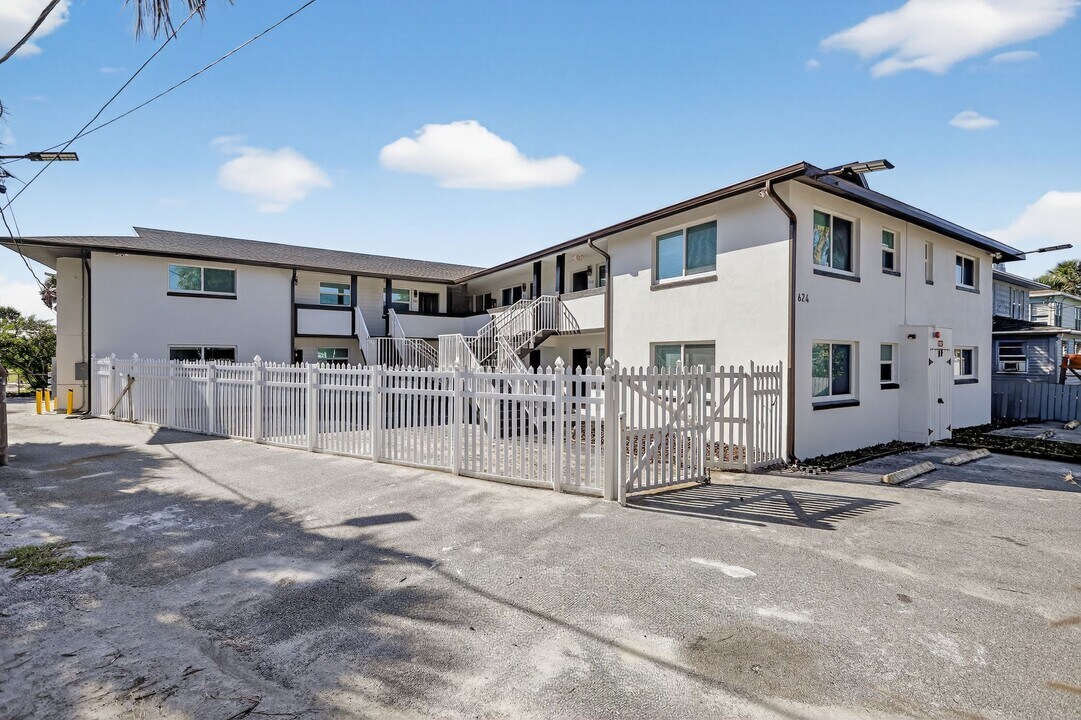Beachside Palms @ Daytona Beach in Daytona Beach, FL - Foto de edificio