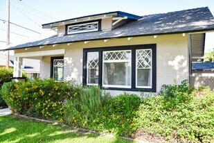 384-394 S Grand St in Orange, CA - Building Photo