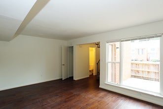 Cedarfield at Churchland Apartments in Portsmouth, VA - Foto de edificio - Interior Photo