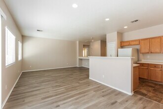 1710 Paradise Reef Ave in North Las Vegas, NV - Foto de edificio - Building Photo