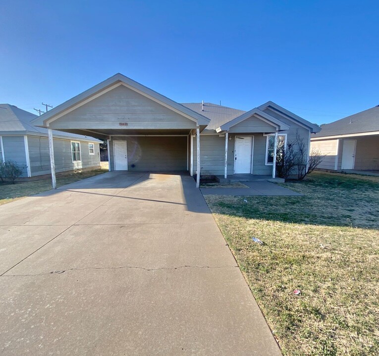 1803 38th St in Lubbock, TX - Building Photo