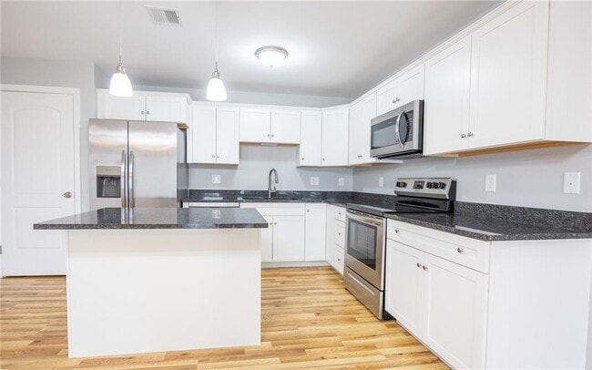 13 Gray Coach Ln in Cranston, RI - Building Photo - Building Photo