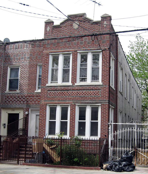 566 Williams Ave in Brooklyn, NY - Building Photo