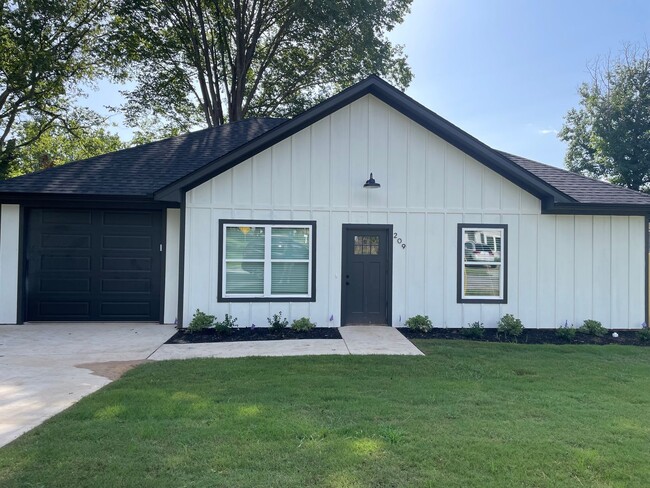 property at 209 Crestview Dr