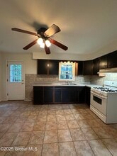 261 Old Niskayuna Rd in Latham, NY - Building Photo - Building Photo