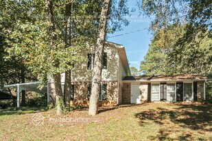 1165 Golden Cir SW in Lilburn, GA - Building Photo