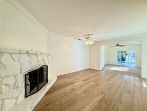 4832 Maureen Ln in Moorpark, CA - Building Photo - Building Photo