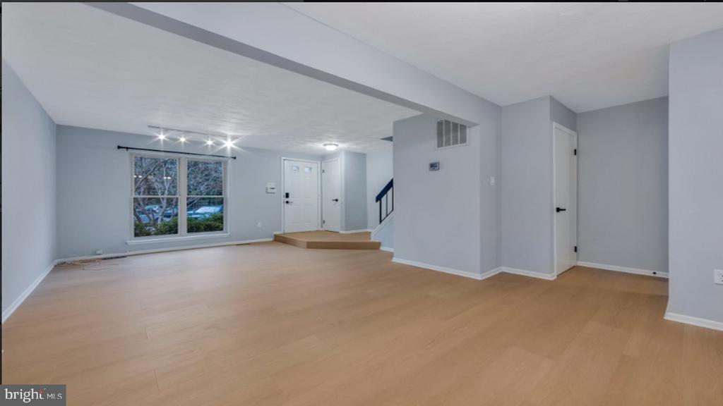 5171 King Charles Way in Bethesda, MD - Building Photo