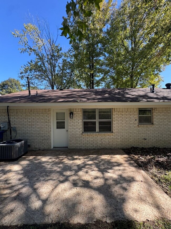 5937 Jackson Dr in Horn Lake, MS - Foto de edificio - Building Photo