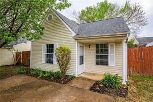 2516 W Ash St in Rogers, AR - Building Photo