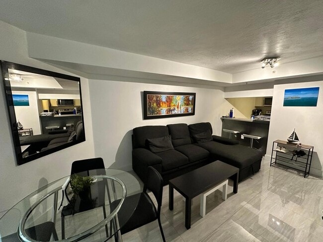 102 SW 6th Ave, Unit 206 in Miami, FL - Foto de edificio - Building Photo