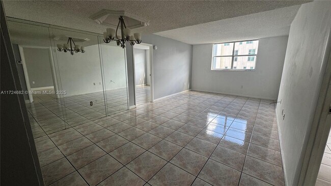 4675 W 18th Ct in Hialeah, FL - Building Photo - Building Photo