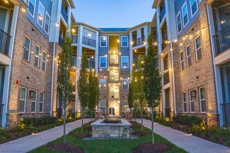 Hawthorne at Parkside in Cary, NC - Foto de edificio - Building Photo