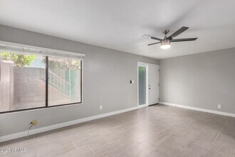 4220 E Almeria Rd in Phoenix, AZ - Foto de edificio - Building Photo