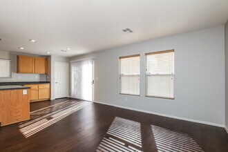 5037 Whistling Acres Ave in Las Vegas, NV - Building Photo - Building Photo