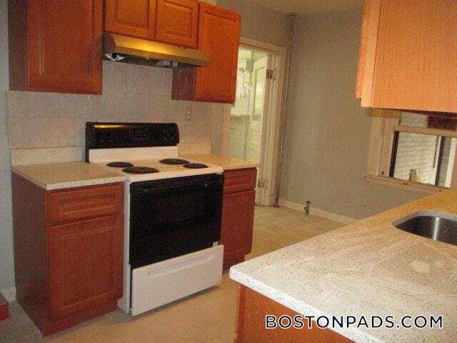 1887 Beacon St, Unit 1 in Brookline, MA - Building Photo