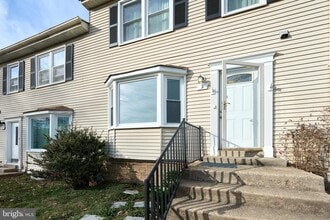 5 Briarstone Ln in Gaithersburg, MD - Building Photo - Building Photo