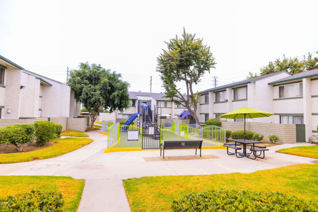 Placita Park in Santa Fe Springs, CA - Building Photo