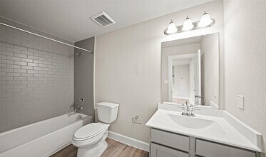 2025 Millbridge Spring Ln in Houston, TX - Building Photo - Building Photo