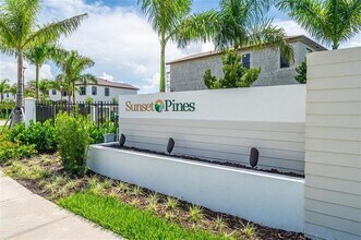 260 SW 159th Way in Pembroke Pines, FL - Building Photo - Building Photo
