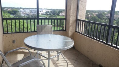 6520 Valen Way in Naples, FL - Foto de edificio - Building Photo