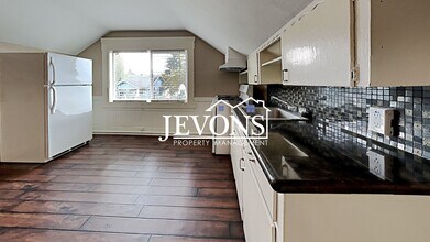 118 D St SW, Unit 3 in Auburn, WA - Foto de edificio - Building Photo