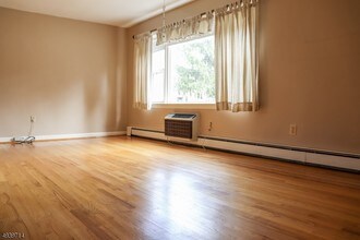 565 Grove St-Unit -D 15 in Clifton, NJ - Building Photo - Building Photo