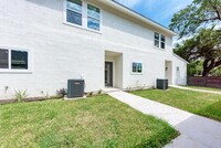 201 Mockingbird Ln in Sunset Valley, TX - Building Photo - Building Photo