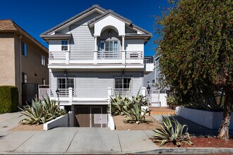 West LA Townhouse in Los Angeles, CA - Building Photo - Building Photo