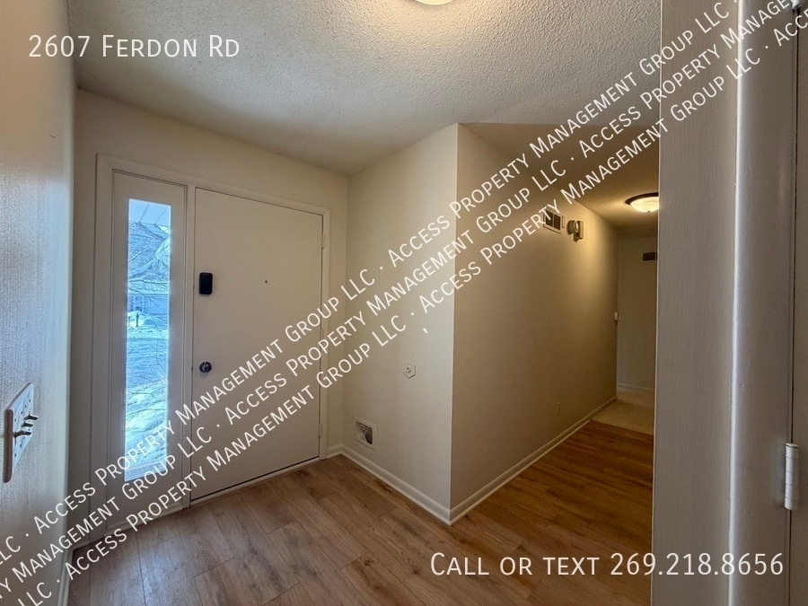 2607 Ferdon Rd in Kalamazoo, MI - Building Photo