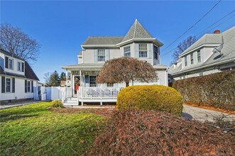 38 Thompson St in Milford, CT - Building Photo - Building Photo