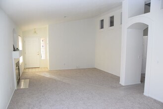 7032 Old Village Ave in Las Vegas, NV - Building Photo - Building Photo
