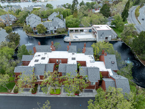 Harbortown in San Mateo, CA - Foto de edificio - Building Photo