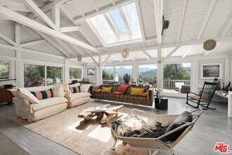 20812 Hillside Dr in Topanga, CA - Building Photo - Building Photo