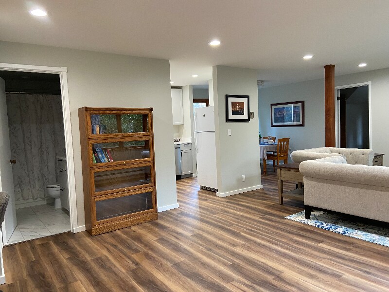 204 SW Normandy Rd in Normandy Park, WA - Building Photo