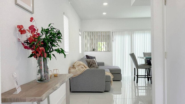 1163 NW 2nd St in Florida City, FL - Foto de edificio - Building Photo