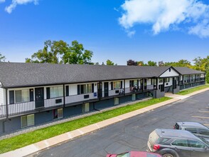 Lakeside Apartments in Wolverine Lake, MI - Building Photo - Building Photo