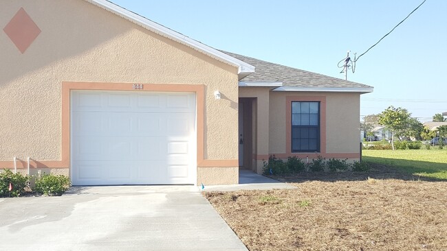 844 SW 39th Terrace in Cape Coral, FL - Building Photo - Building Photo