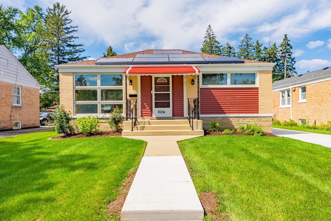 2124 Portsmouth Ave in Westchester, IL - Building Photo