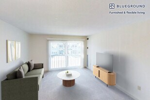 One Farms Dr in Burlington, MA - Building Photo